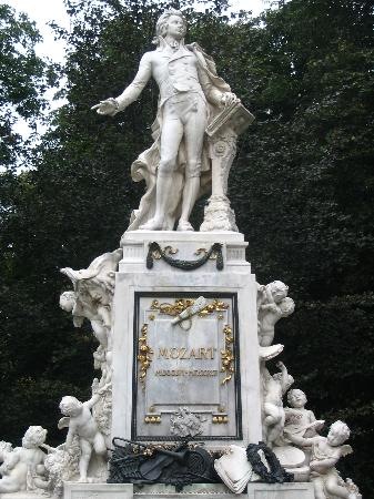 [Mozart - Monumento[3].jpg]