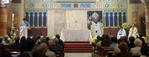 #Religió / La parròquia de Les Corts celebra amb una gran foto de Wojtyła la beatificació de Joan Pau II