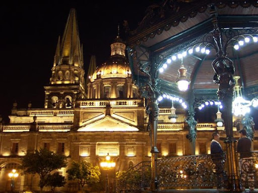 Plaza_de_Armas_de_Guadalajara.jpg