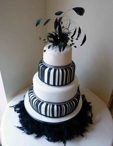 [4-tier-black-and-white-strips-cake[2].jpg]