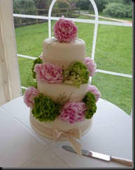 3-tier-polka-dots-and-fresh-flowers