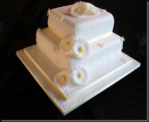 2-tier-daisy-wedding-cake
