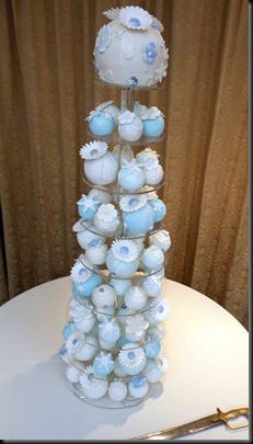 Bauble-Cake-in-Blue-and-Ivory