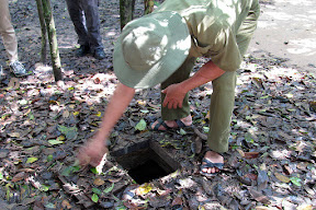 cu chi hole.jpg