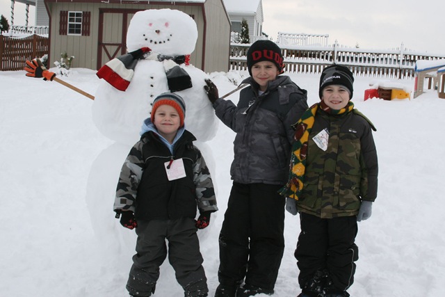 [3boys snowmanbob[3].jpg]