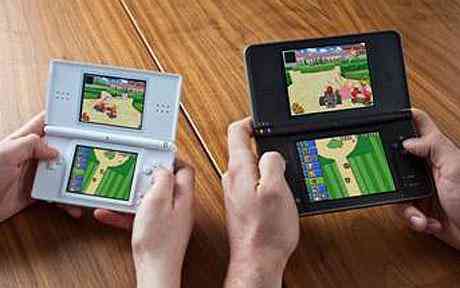 Nintendo DSi (left) and Nintendo DSi XL (right)
