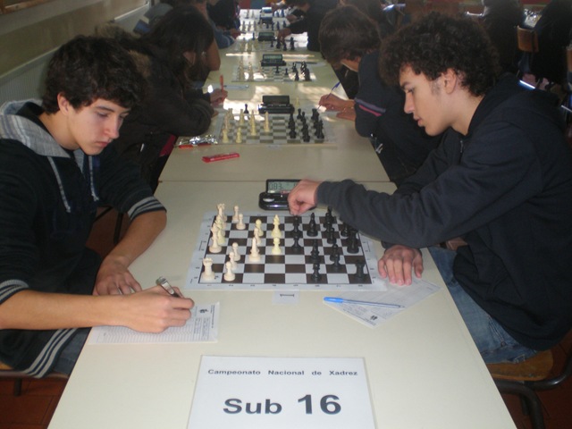 [distrital jovens semi-final014[4].jpg]