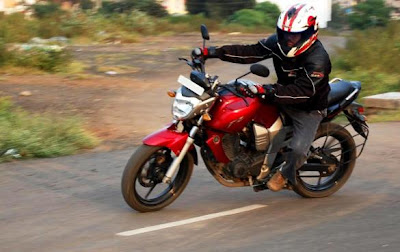 Yamaha FZ Handling