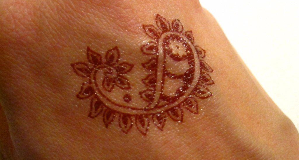 [henna_tattoo_(2)[3].jpg]