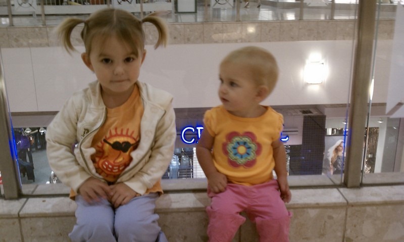 kids at mall