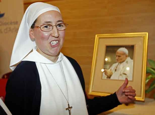[monja-francesa3.jpg]
