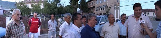 August 2009. Naul Popescu - zis „Floric” - mereu împreun cu primarul Dinu - zis „Petric” - au fost surprini, în repetate rânduri, de echipa TV Artpress în negocieri la drumul mare. La una dintre ele s-au dat în stamb i câiva consilieri PDL locali i judeeni