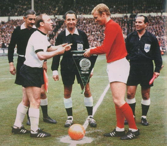 [1966 World Cup Final with UweSeeler and Bobby Moore[3].jpg]