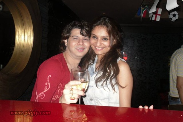 [dimpy-ganguly-private-party-leaked-pictures-2[2].jpg]