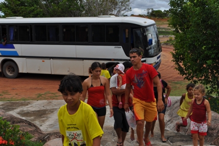 Fotos do desembarque dos atores e organizadores da paixão de Cristo, no Aqua Mac