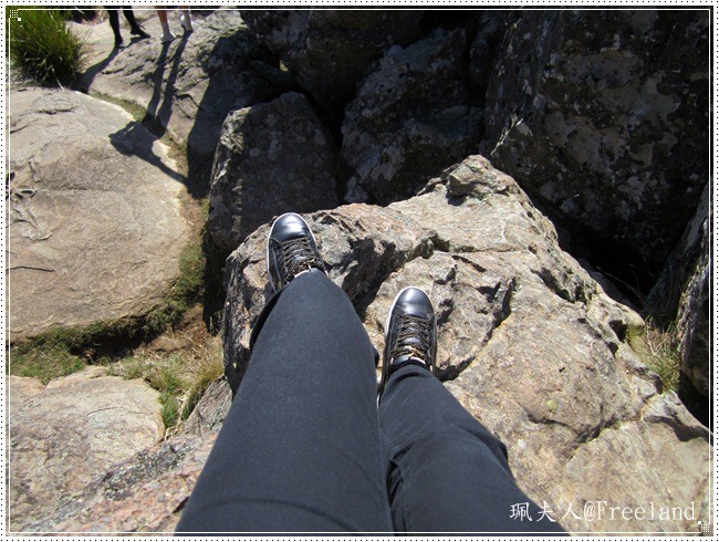[hangingrock15[3].jpg]
