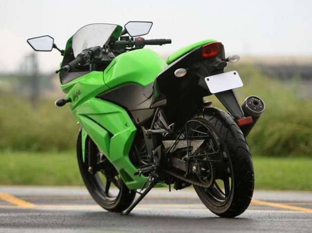 [Kawasaki Bajaj india ninja 250 R launch pics photos wallpapers green[3].jpg]