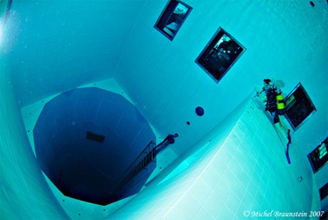 pool hole - فتحة المسبح