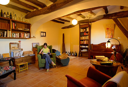 Perxe, residència-casa de pagès i Centre Quim Soler, centre de documentació i activitats entorn de la literatura i el viEl Molar, Priorat, Tarragona
