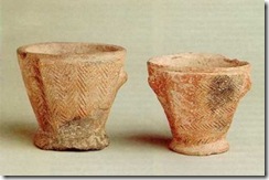 Fig. 2. Vasos de doble fondo, pertenecientes a la cultura talayotica.
