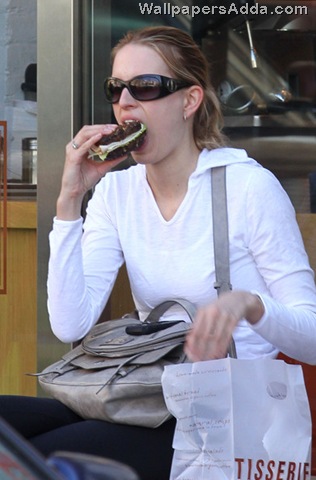 [Kurkova+s+shopping+spree+hgkoRei3hUNl[2].jpg]