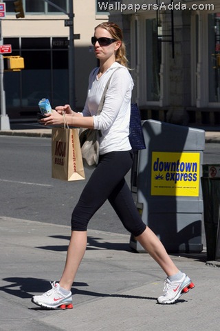 [Karolina+Kurkova+Czech+model+former+Victoria+FELyapnPmJIl[2].jpg]