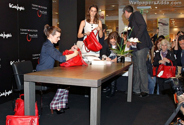 [Milla+hand+Hilfiger+handbag+-Y4c5OQXs7Xl[3].jpg]