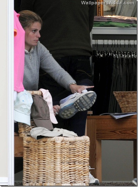 Athina lives by her own rules nkzplKi4DEFl