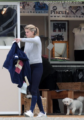 [Athina+lives+by+her+own+rules+NnNDrzh9hc_l[2].jpg]