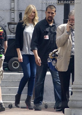 [Cameron+Diaz+Set+Bad+Teacher+BQDPnAaSfRyl[2].jpg]