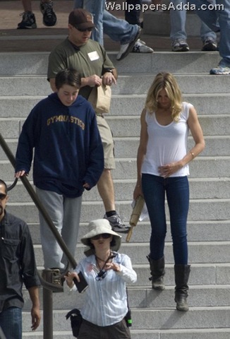 [Cameron+Diaz+Set+Bad+Teacher+e1E5LReZwJTl[2].jpg]