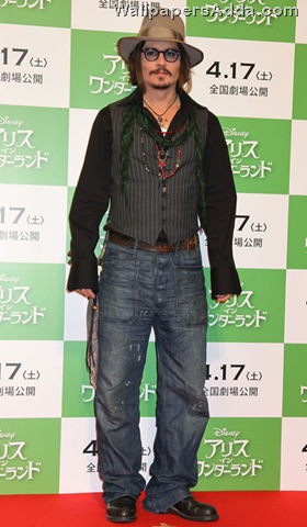 [Alice+Wonderland+Press+Conference+84vg0-6o_e2l[2].jpg]