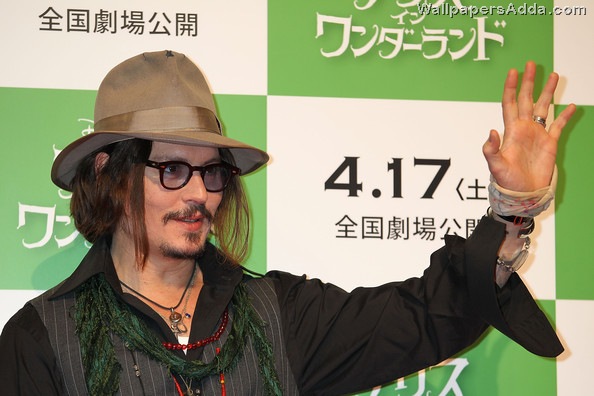 [Alice+Wonderland+Press+Conference+vy2aq2XbAObl[3].jpg]