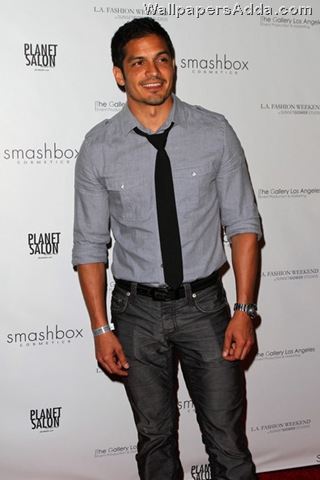 [American+Beauty+Mena+Suvari+friend+look+final+WcijRIwYYTBl[2].jpg]