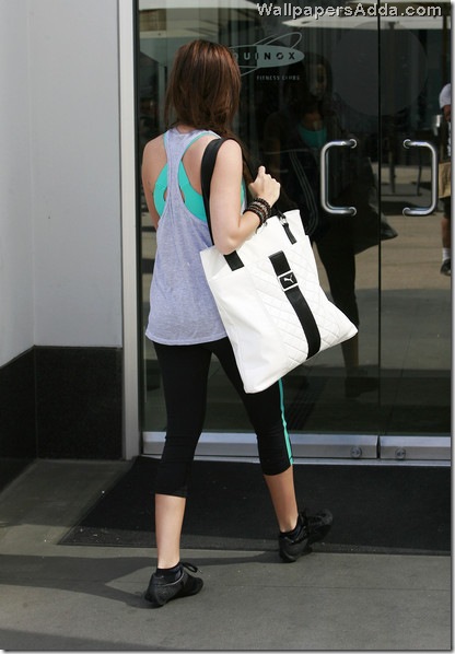 Ashley Tisdale Arriving Equinox Gym HcUSV3847evl