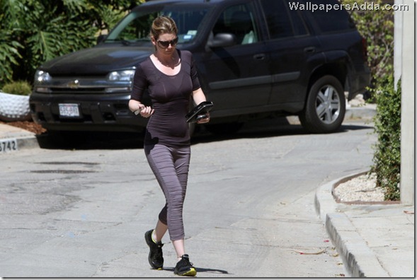 Ellen s post baby bod MvFy31naVtjl
