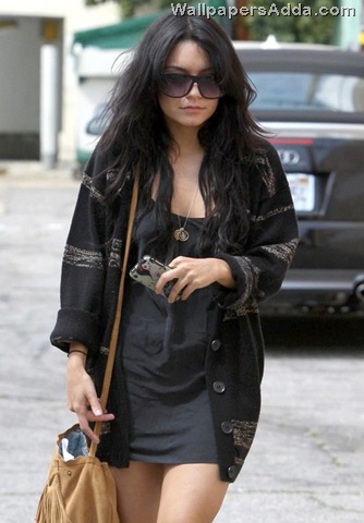[Vanessa+Hudgens+Out+Toluca+Lake+47IbCjgyeofl[2].jpg]