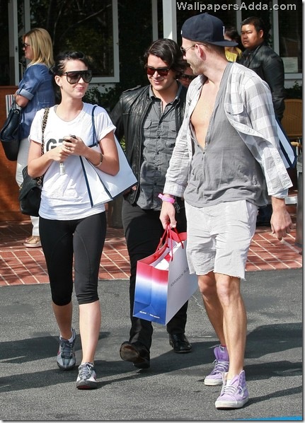 Katy Perry Out Shopping Fred Segal 2 2N_3otYnOTLl
