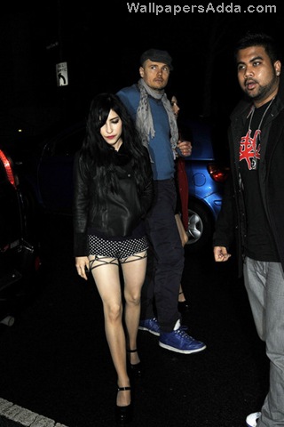 [Billy+Corgan+arrives+Trademark+Hotel+new+girlfriend+L3N1dF-nzs7l[2].jpg]