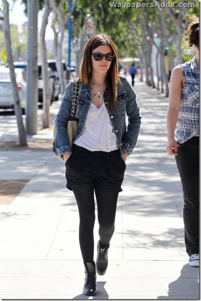 Actress Rachel Bilson sports denim jacket RvOazXm4uRLl