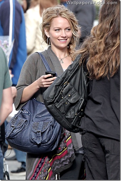 Ugly Betty star Becki Newton embraces boho TsXfgsrjQRll