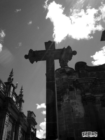 [Cruces f5 La Compañia - Quito[3].jpg]