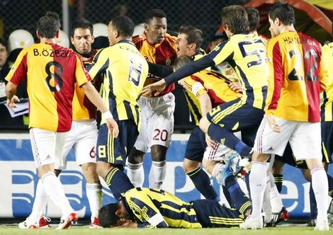[Fenerbahçe v. Galatasaray[3].jpg]