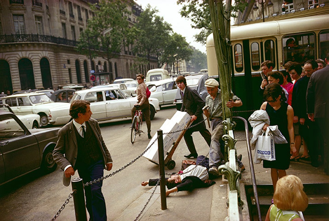 [joel meyerowitz - Fallen Man  Paris 1967[6].jpg]
