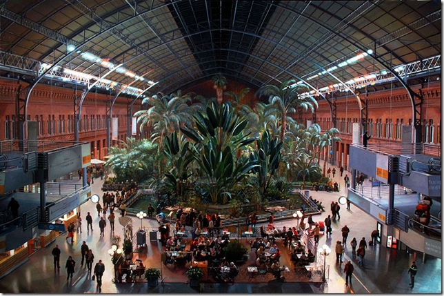 Atocha 18,53. (Oleo sobre lienzo, 195x130 cm.) Atocha 18,53. (Oleo sobre lienzo, 195x130 cm.)