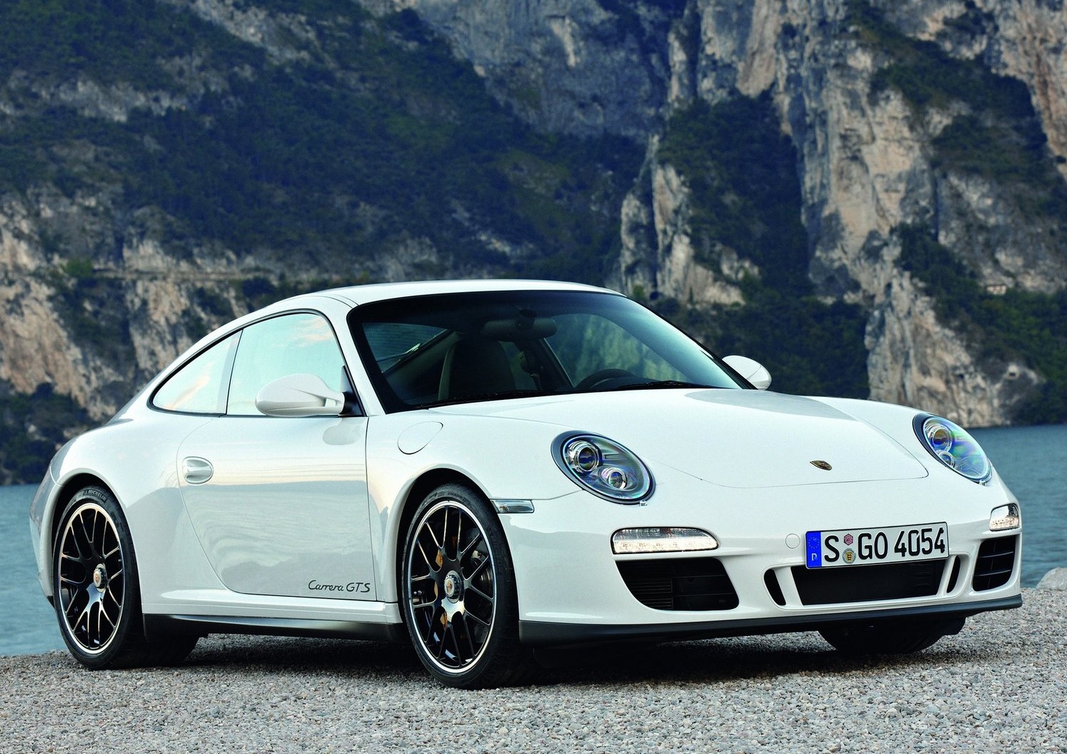 [Porsche-911_Carrera_GTS_2011_1600x1200_wallpaper_01[3].jpg]
