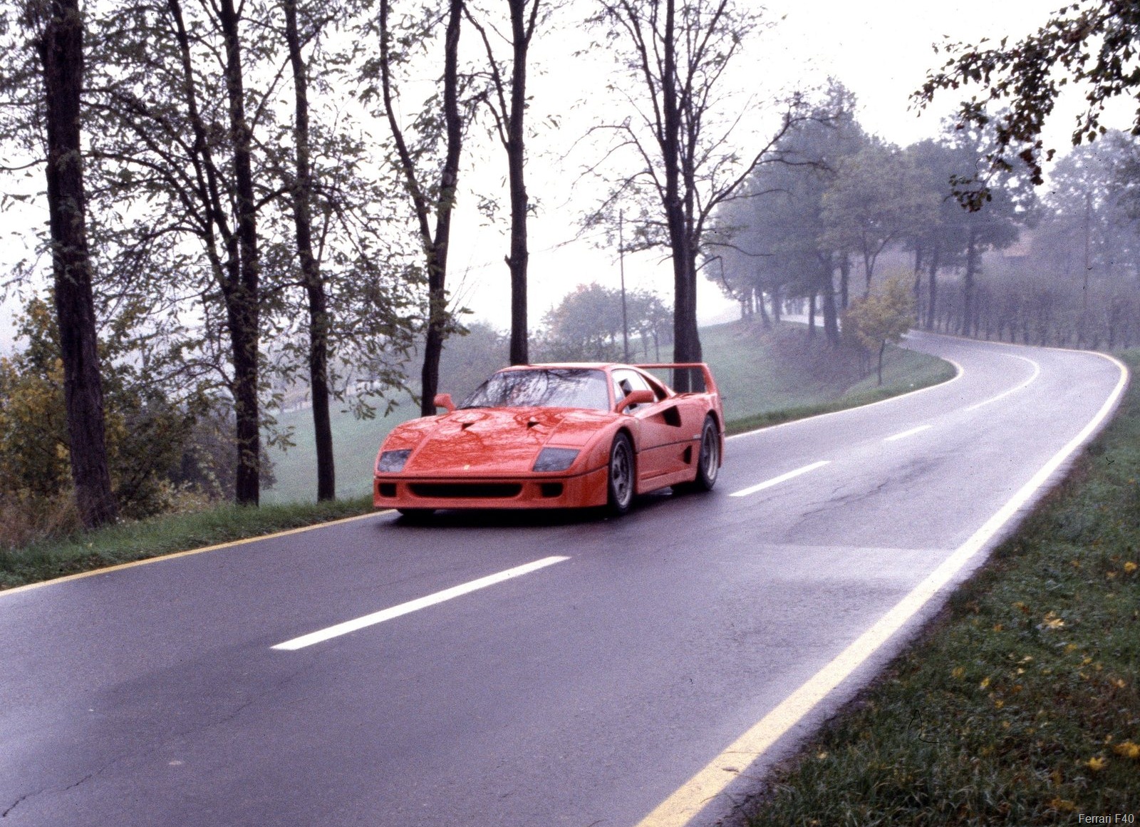 [Ferrari-F40_1987_1600x1200_wallpaper_07[5].jpg]