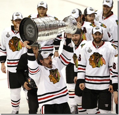 The Chicago Blackhawks' Marian Hossa hoists the Stanley Cup as his teammates look on following a 4-3 overtime victory against the Philadelphia Flyers in Game 6 of the Stanley Cup Finals at the Wachovia Center in Philadelphia, Pennsylvania, on Wednesday, June 9, 2010. (David Maialetti/Philadelphia Inquirer/MCT)