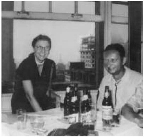 Leigh Brackett with the writer Robert Bloch in New York, 1956 (Brackett estate)