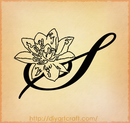 Fiore di loto e maiuscola S: 4 monogrammi originali tattoo